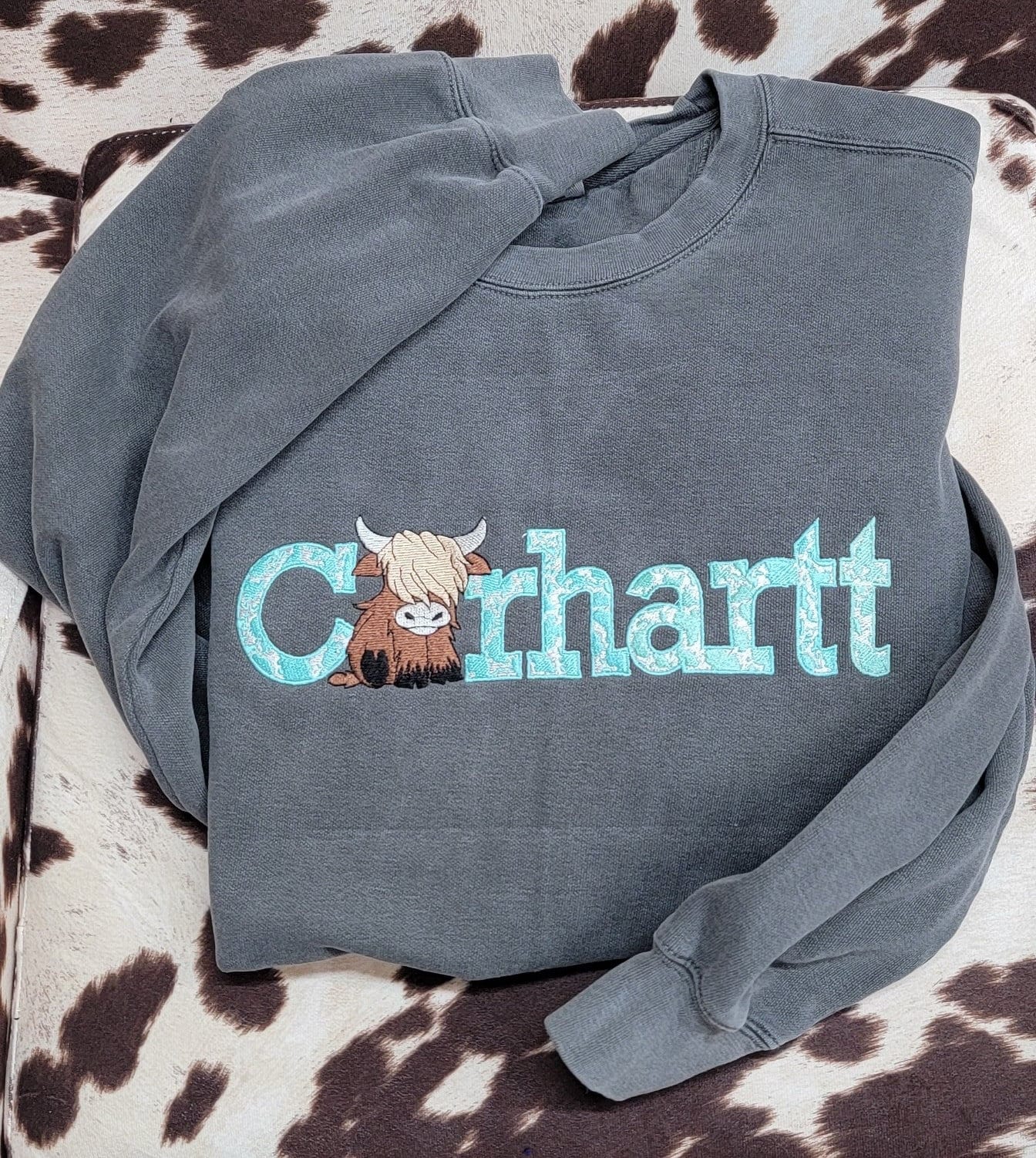 Custom Comfort Colors Highland Cow Embroidered Sweatshirt, Handmade Gift, Comfort Colors Tee, Trendy farm life shirts, Western Sweatshirt
